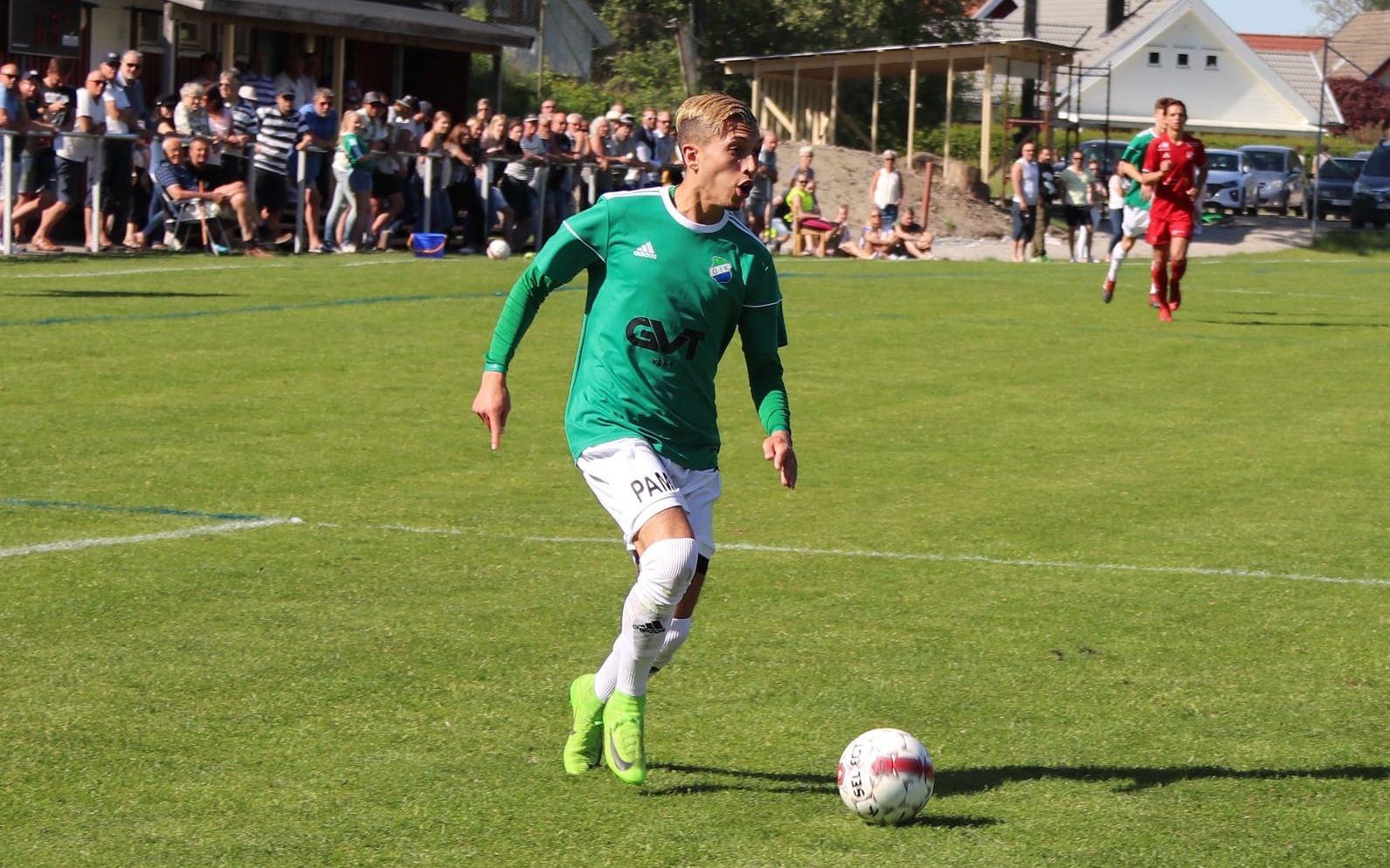 Cristobal Cruz Aliaga gjorde två mål för Ödsmål i segerderbyt mot IFK Valla.