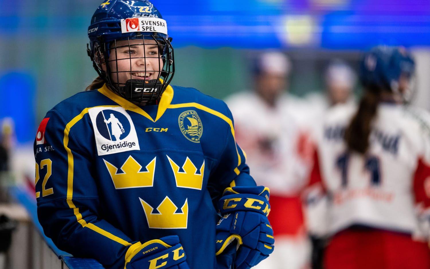 Den 17 december 2022 spelade Hanna landskamp mot Tjeckien, en match som spelades i Ängelholm. 